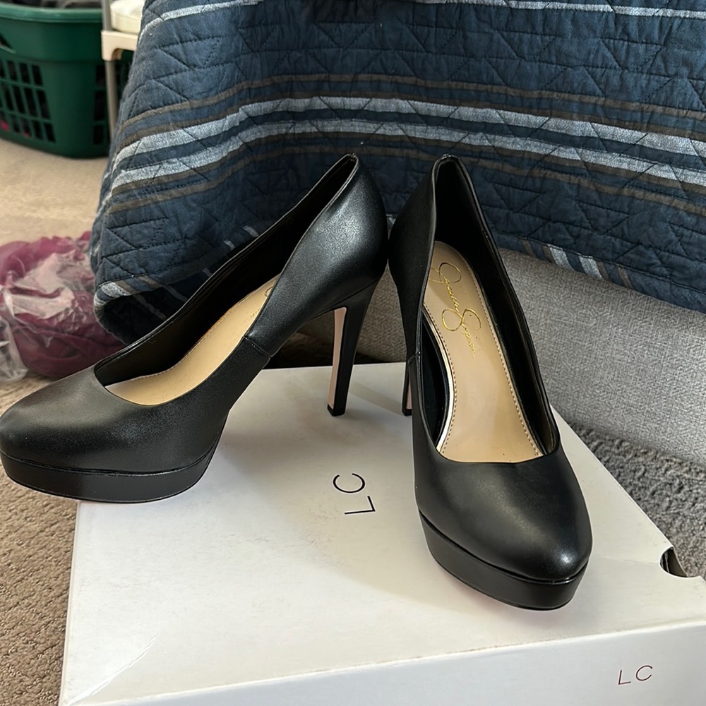 Jessica Simpson Black Pumps
